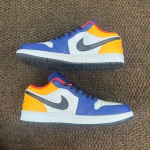 Nike Shoes (Men’s 7; Women’s 8.5)